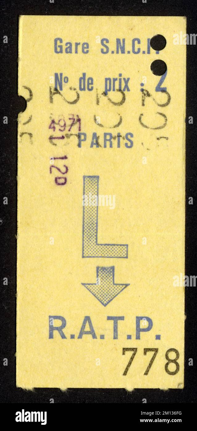 Un ancien ticket R.A.T.P.  Gare S.N.C.F. N° de Prix : 2 Paris , L, 778, France Stock Photo