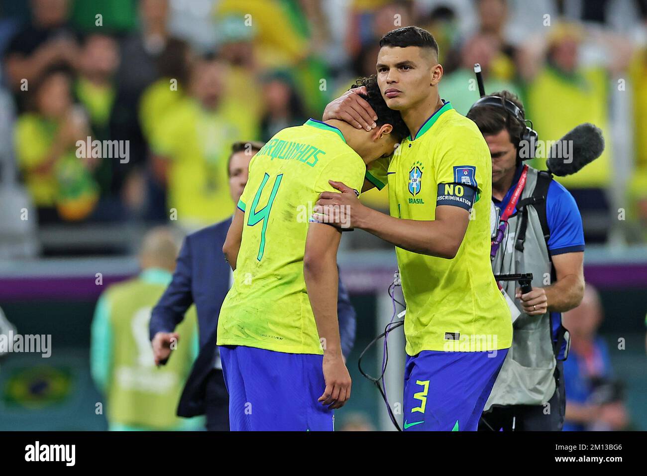 Doha, Qatar. 09th Dec, 2022. Marquinhos and Thiago Silva from Brazil, regret the elimination after the match between Croatia and Brazil, for the quarterfinals of the FIFA World Cup Qatar 2022, Education City Stadium this Friday 09. Photo: Heuler Andrey/DiaEsportivo 30761 (Heuler Andrey/SPP) Credit: SPP Sport Press Photo. /Alamy Live News Stock Photo