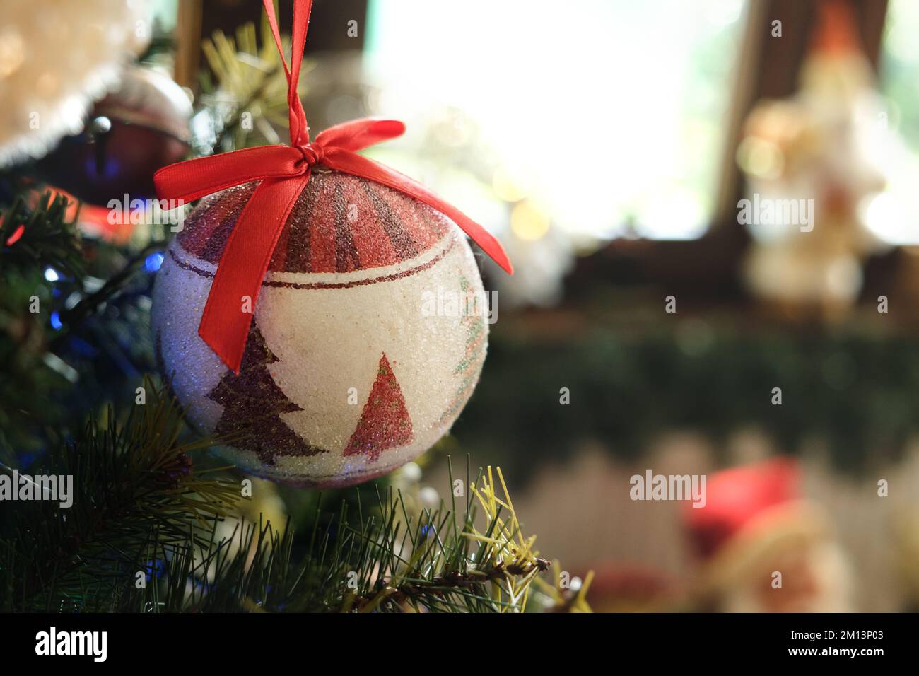 Old vintage christmas bauble hi-res stock photography and images - Alamy
