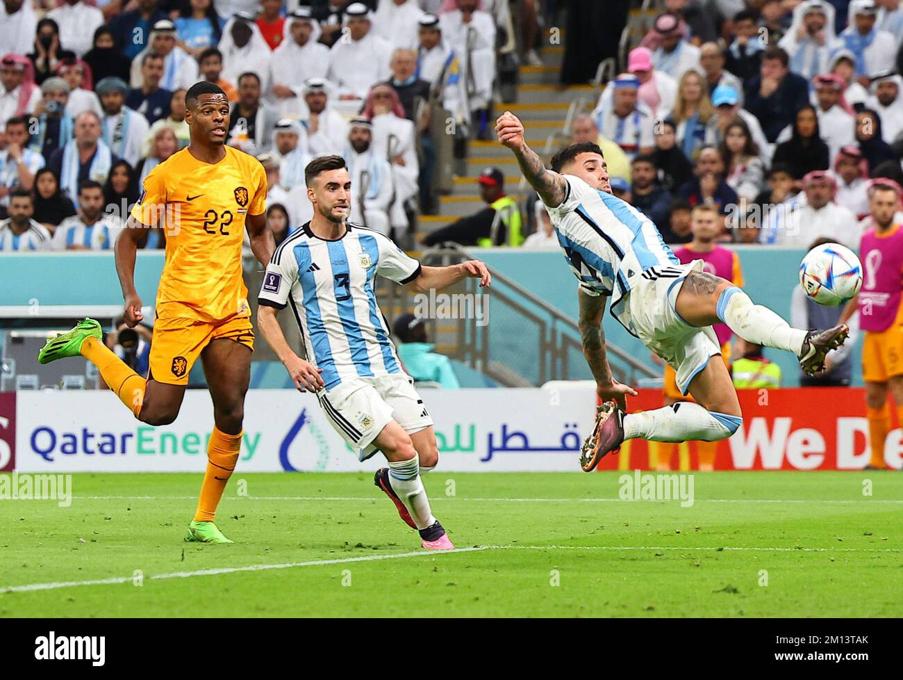Lusail, Qatar. 9th Dec, 2022. Nicolas Otamendi (R) of Argentina competes during the Quarterfinal between the Netherlands and Argentina of the 2022 FIFA World Cup at Lusail Stadium in Lusail, Qatar, Dec. 9, 2022. Credit: Ding Xu/Xinhua/Alamy Live News Stock Photo