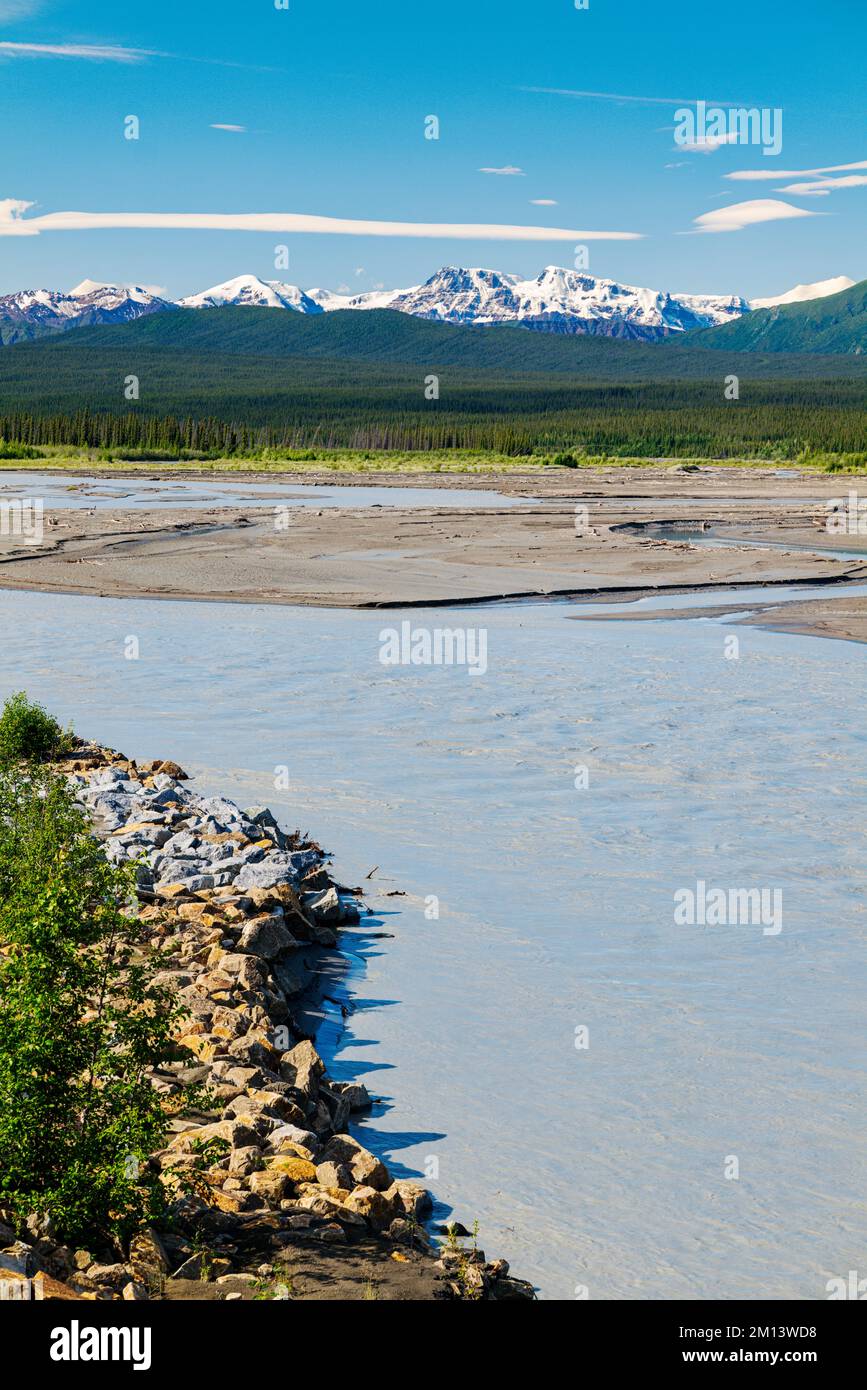 Braided Donjek River; snow capped St. Elias Mountains; Kluane National Park; Alaska Highway; Yukon Territory; Canada Stock Photo