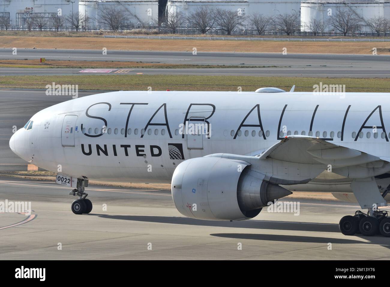 United airlines boeing 777 200 hi-res stock photography and images