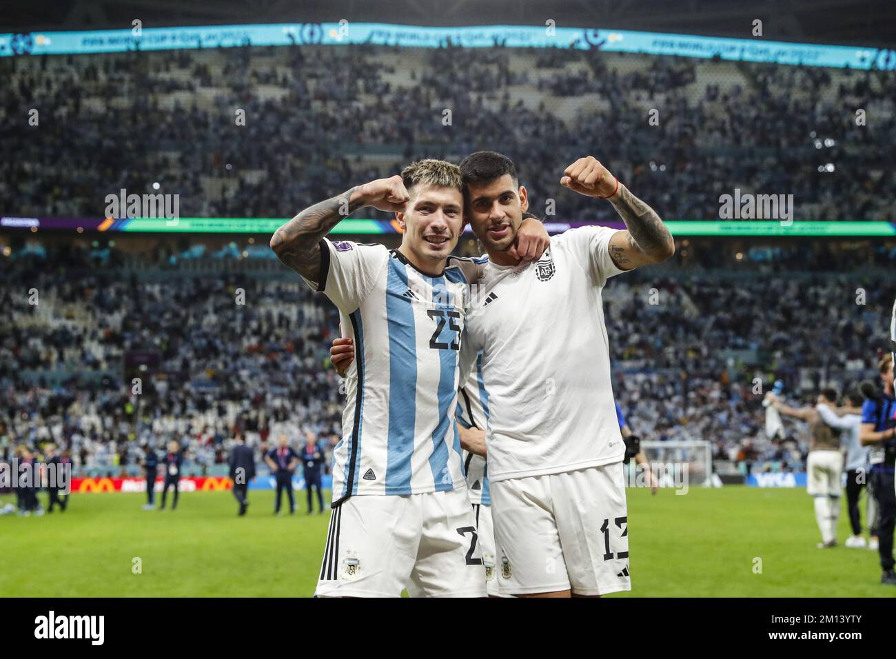 Al Daayen, Qatar. 09th Dec, 2022. AL DAAYEN - (lr) Lisandro Martinez of Argentina, Cristian Romero of Argentina celebrate victory after the FIFA World Cup Qatar 2022 quarterfinal match between the Netherlands and Argentina at Lusail Stadium on December 9, 2022 in Al Daayen, Qatar. ANP MAURICE VAN STEEN netherlands out - belgium out Credit: ANP/Alamy Live News Stock Photo