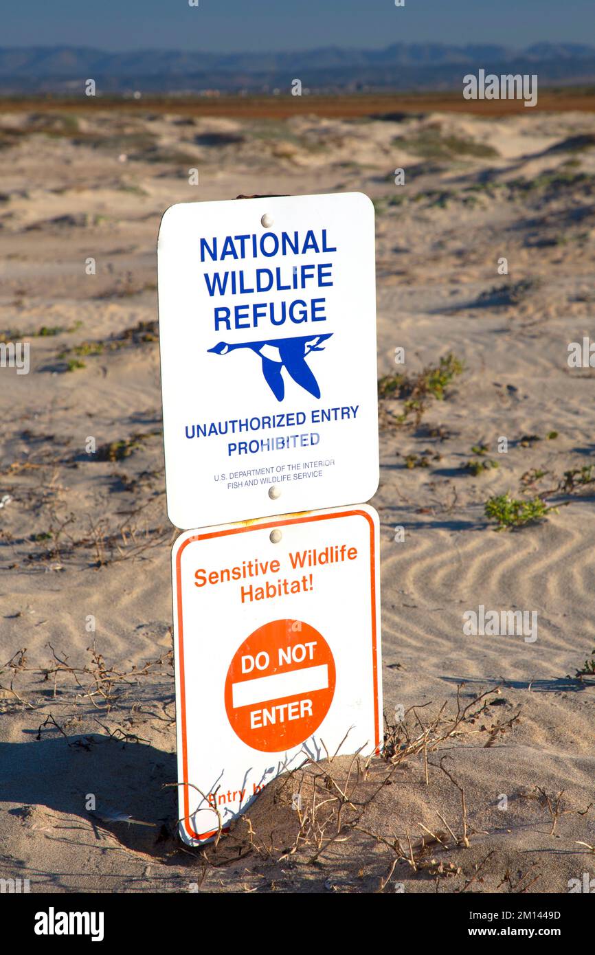 Closure sign, Salinas River National Wildlife Refuge, California Stock Photo