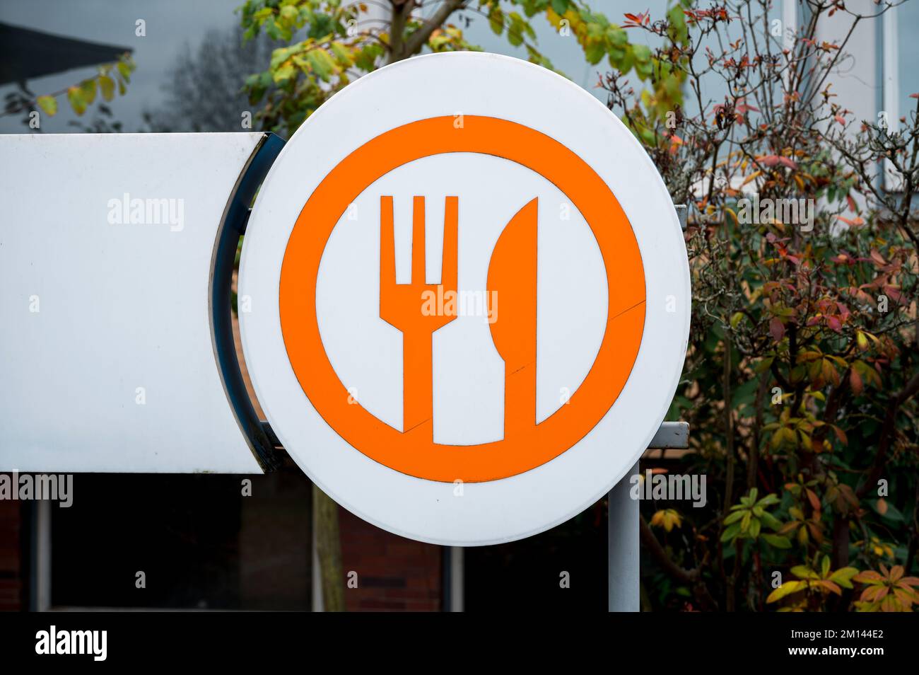 Coburg, Germany. 23rd Nov, 2022. The sign of Tafel Coburg e.V. stands next  to the main entrance and shows a plate with fork and knife. At the Tafel  Coburg e.V., customers can