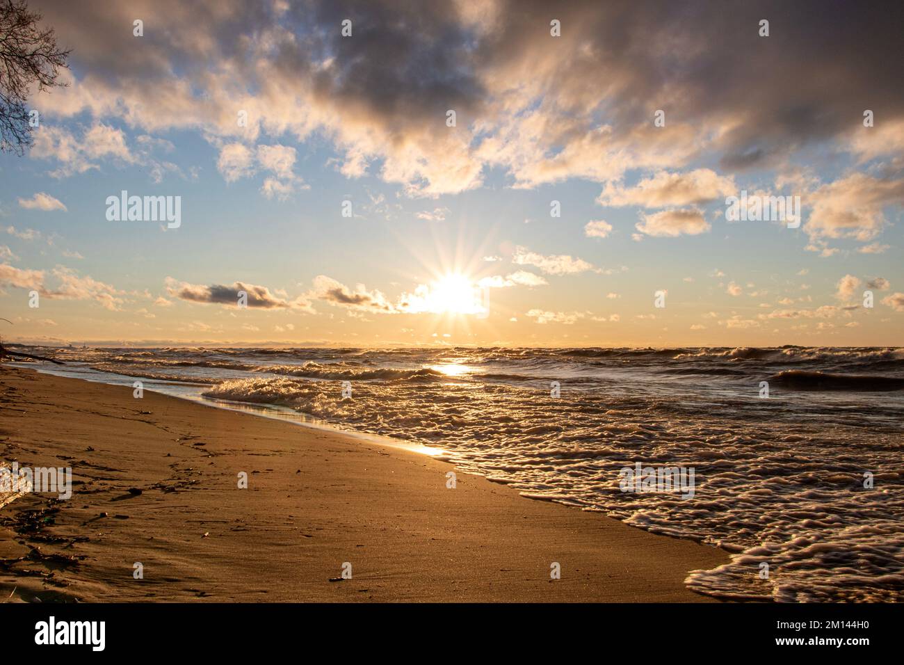 Serene ocean waves hi-res stock photography and images - Alamy