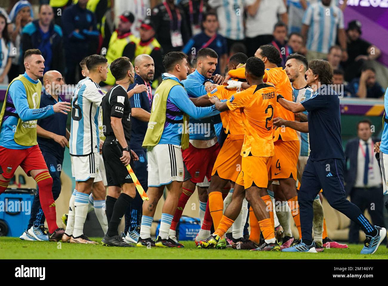 LUSAIL, QATAR - DECEMBER 9: Argentina team and Netherlands team argue during the FIFA World Cup Qatar 2022 quarter final match between Netherlands and Argentina at Lusail Stadium on December 09, 2022 in Lusail, Qatar. (Photo by FlorenciaTan Jun/Pximages) Credit: Px Images/Alamy Live News Stock Photo