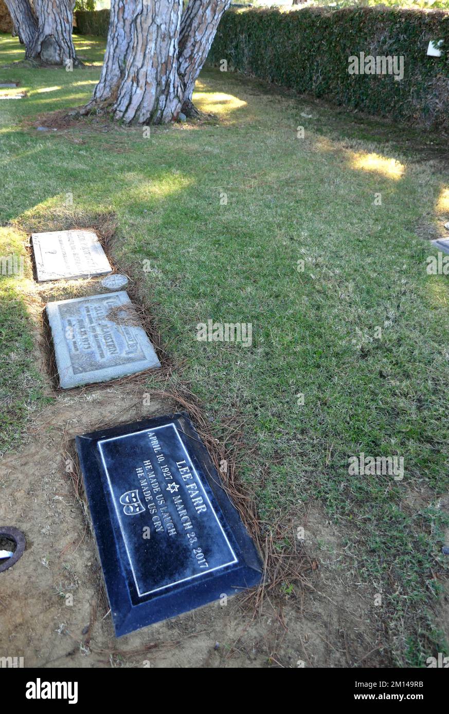 Los Angeles, California, USA 8th December 2022 Actor Lee Farr's Grave