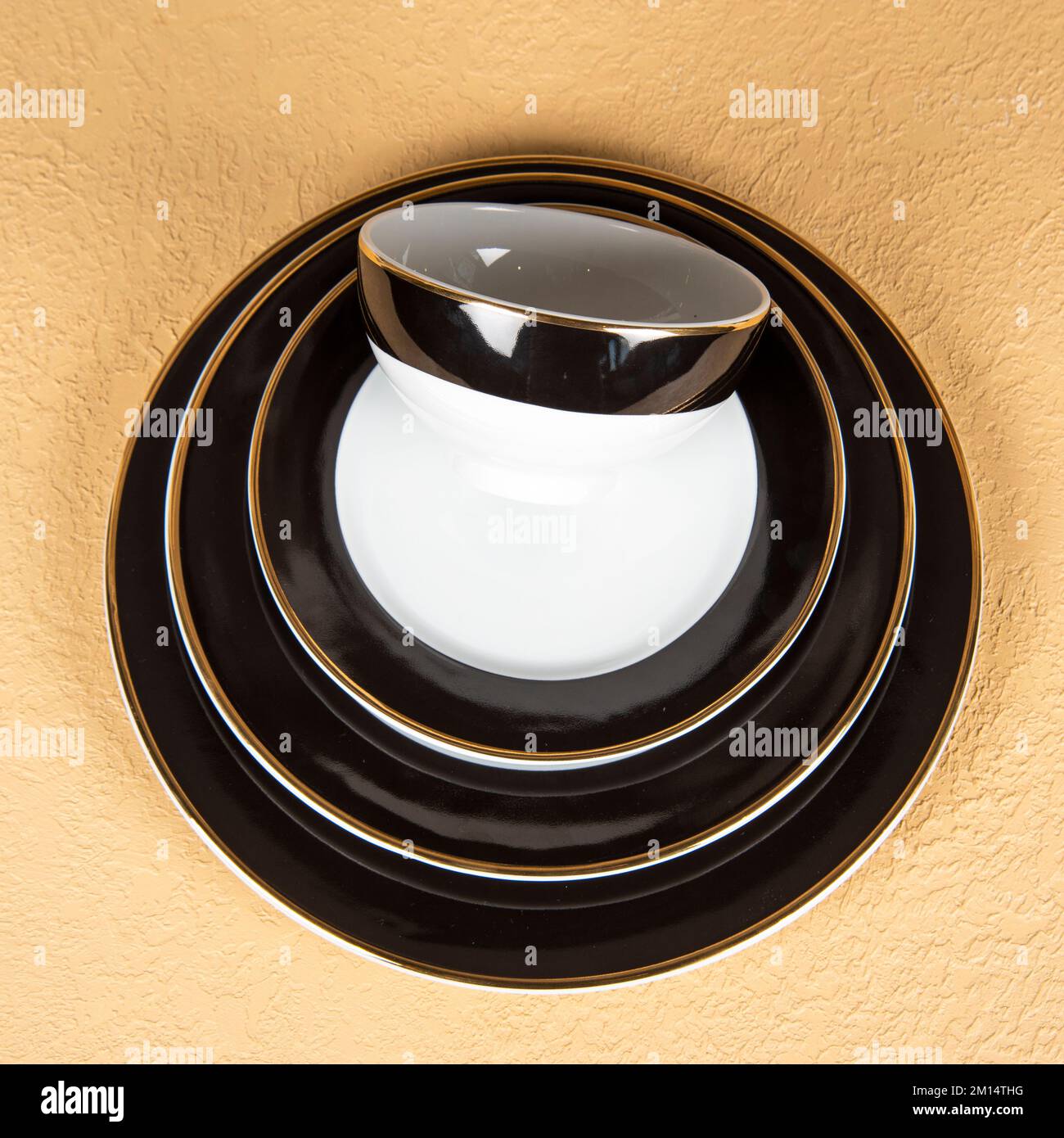 luxury design dinner plates with gold details Stock Photo Alamy