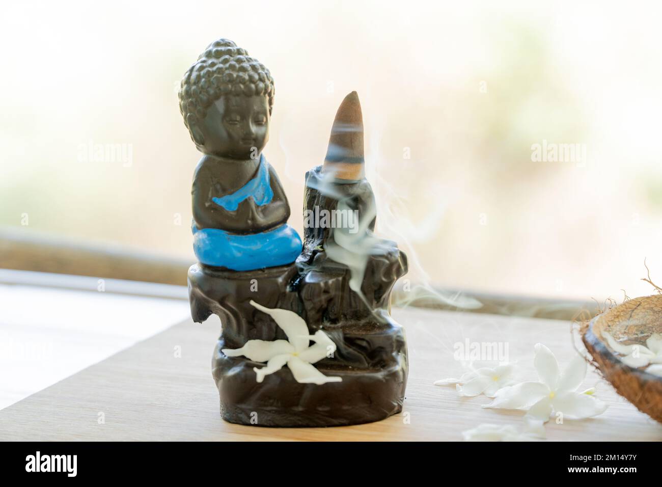 Buddha and incense, meditation and aromatherapy Stock Photo Alamy