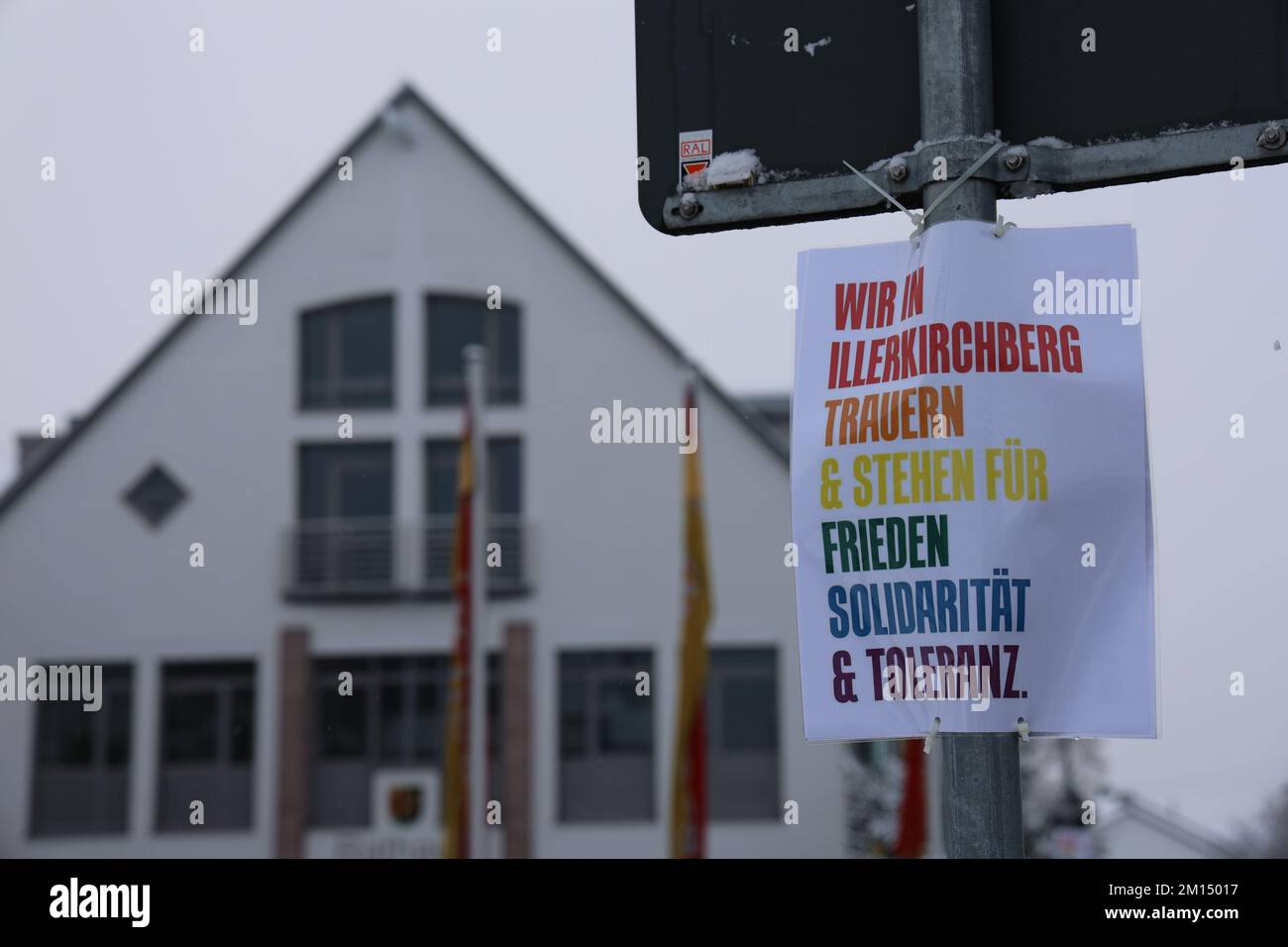 Illerkirchberg, Germany. 10th Dec, 2022. A sign reading 'Illerkirchberg mourns We stand for peace Solidarity Tolerance' hangs near the town hall square, where the AfD's rally is taking place. The AfD held a rally on Saturday after the violent crime against two girls in Illerkirchberg near Ulm. Credit: Ralf Zwiebler/dpa/Alamy Live News Stock Photo
