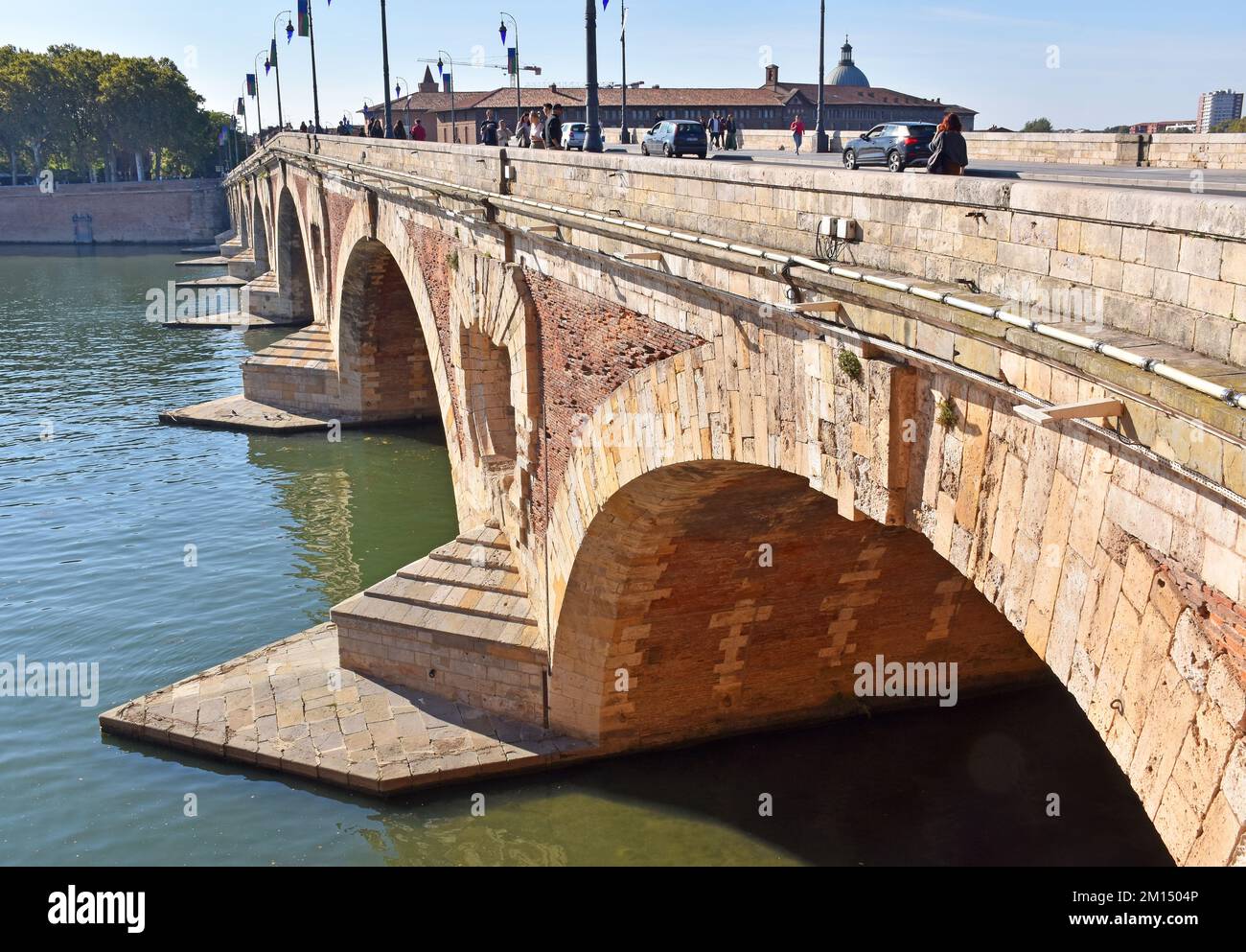 The seven-arched Pont Neuf spanning the river Garonne, Toulouse, France, built 1542-1632; masonry with brick infill panels, a Renaissance masterpiece Stock Photo