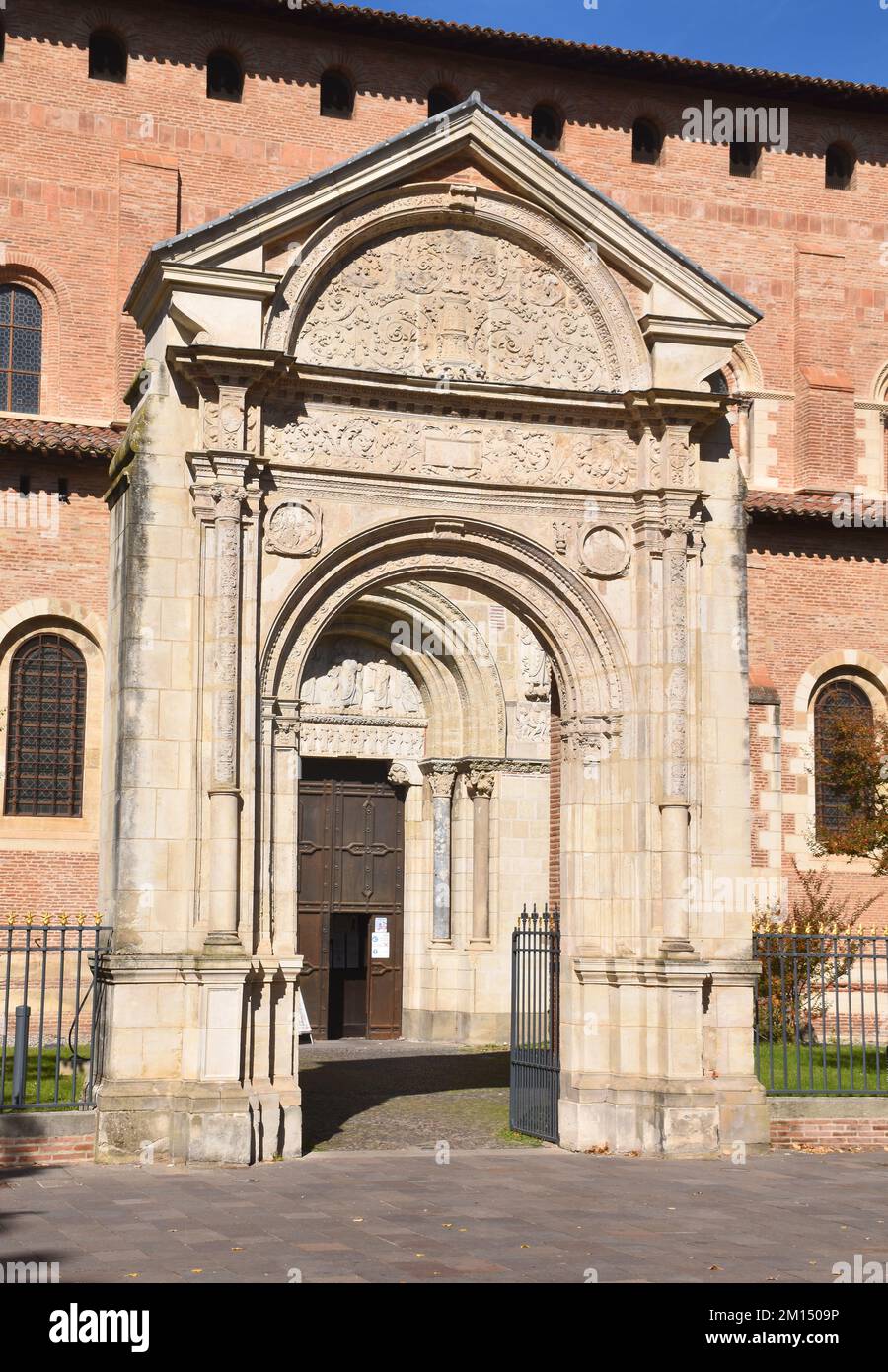 The Basilica church of St Sernin, Toulouse, largest Romanesque building in Europe, of red brick, la ville rose, built c1180-1220 & Renaissance Gate Stock Photo