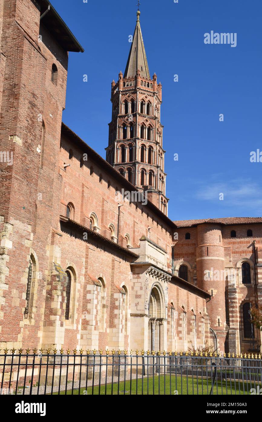 The Basilica church of St Sernin, Toulouse, Europe's largest Romanesque building, of red brick, la ville rose, built c1180-1220, Tower & S transept Stock Photo