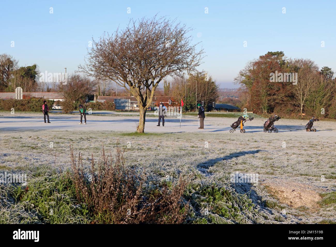 Epsom Downs Surrey, UK. 10th Dec, 2022. With tempertures at minus 4 degrees celsius at sunrise there was a heavy frost covering Epsom Downs today. A chiily round of golf. Credit: Julia Gavin/Alamy Live News Stock Photo