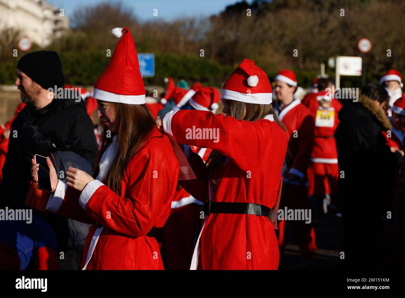 Hove Promenade, City of Brighton & Hove, East Sussex, UK. A seasonal charity run for the Royal Alexandra Children's Hospital in the City of Brighton & Hove and also in support of children's healthcare settings across Sussex, UK. They are the chosen charity for Brighton Santa Dash which is organized by John Gladwin. 10th December 2022 Credit: David Smith/Alamy Live News Stock Photo