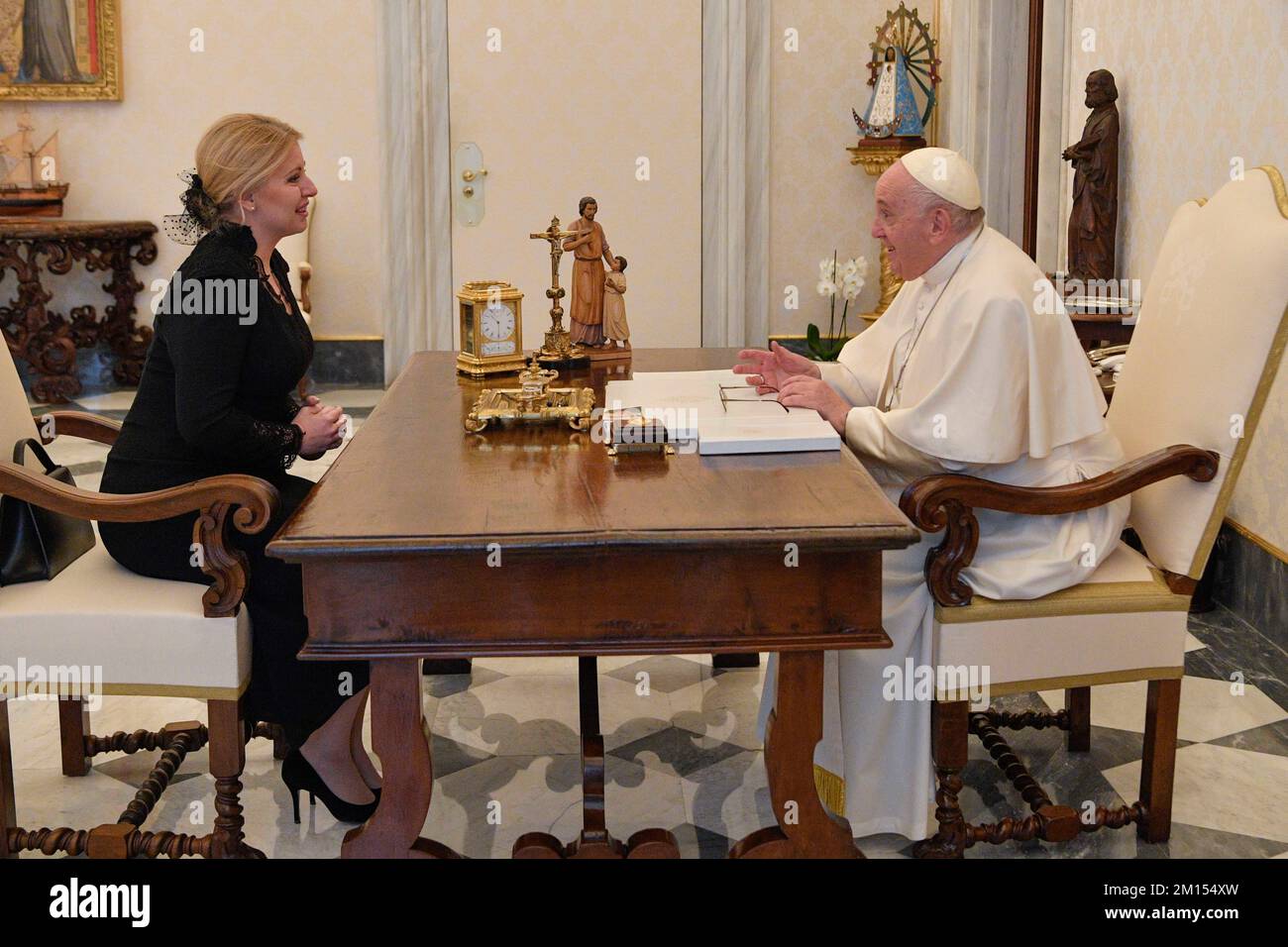 Vatican. 10th Dec, 2022. ITALY-VATICAN-REL DECEMBER 10, 2022 Pope Francis receives in private audience at the Vatican H.E. Mrs. Zuzana Caputova, President of the Slovak Republic H.E. Mrs. Zuzana Caputova, President of the Slovak RepublicITALIA-VATICANO-REL 10 DICEMBRE 2022 Papa Francesco riceve in udienza privata in Vaticano S.E. La Signora Zuzana Caputova, Presidente della Repubblica Slovacca S.E. La Signora Zuzana Caputova, Presidente della Repubblica Slovacca Photograph by Vatican Mediia/Catholic Press Photo RESTRICTED TO EDITORIAL USE - NO MARKETING - NO ADVERTISING CAMPAIGNS. Credit: Inde Stock Photo