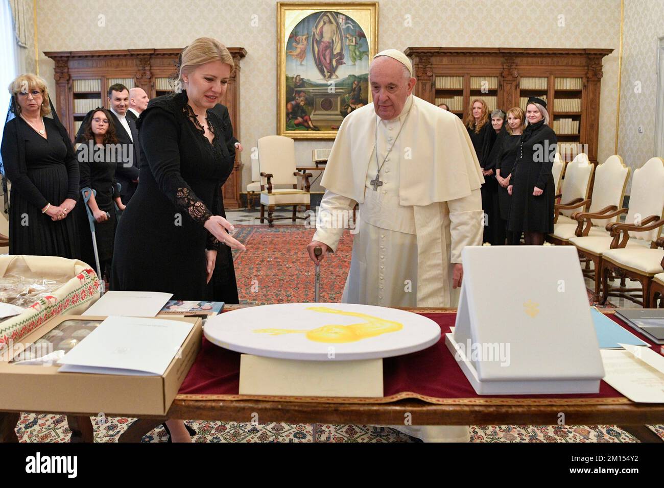 Vatican. 10th Dec, 2022. ITALY-VATICAN-REL DECEMBER 10, 2022 Pope Francis receives in private audience at the Vatican H.E. Mrs. Zuzana Caputova, President of the Slovak Republic H.E. Mrs. Zuzana Caputova, President of the Slovak RepublicITALIA-VATICANO-REL 10 DICEMBRE 2022 Papa Francesco riceve in udienza privata in Vaticano S.E. La Signora Zuzana Caputova, Presidente della Repubblica Slovacca S.E. La Signora Zuzana Caputova, Presidente della Repubblica Slovacca Photograph by Vatican Mediia/Catholic Press Photo RESTRICTED TO EDITORIAL USE - NO MARKETING - NO ADVERTISING CAMPAIGNS. Credit: Inde Stock Photo