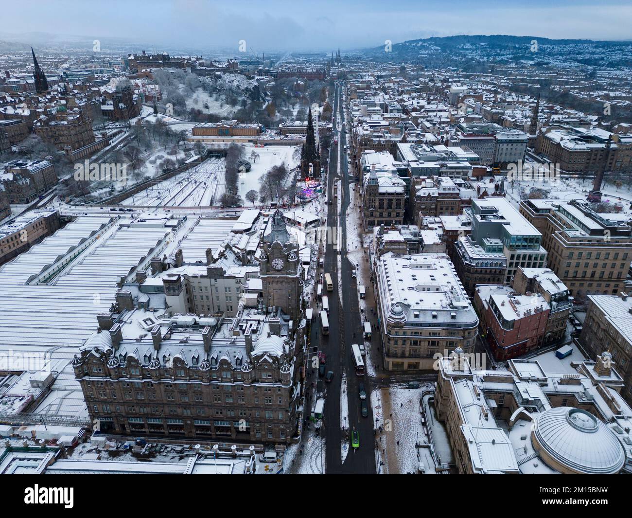 Edinburgh, Scotland, UK. 10th December 2022. Views of Princes Street in Edinburgh in the snow. Heavy snow fell in Edinburgh this morning as the Arctic Stock Photo