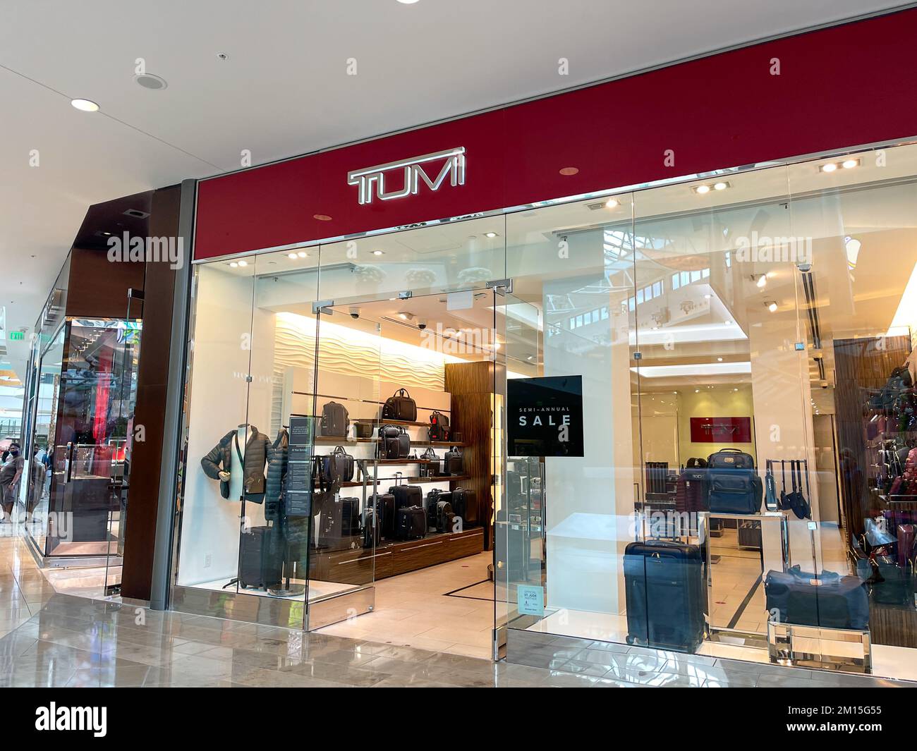 Orlando, FL USA- November 19, 2020: A Tumi Luggage retail store at an  indoor mall Stock Photo - Alamy