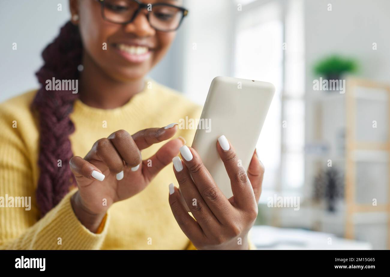 African woman hand holding hi-res stock photography and images - Alamy