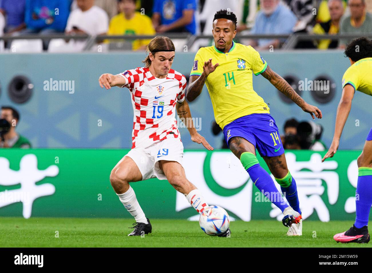 Doha, Qatar. 09th Dec, 2022. Education City Stadium Eder Militao of Brazil and Borna Sosa of Croatia during the match between Croatia and Brazil, valid for the quarterfinals of the World Cup, held at the Education City Stadium in Doha, Qatar. (Marcio Machado/SPP) Credit: SPP Sport Press Photo. /Alamy Live News Stock Photo