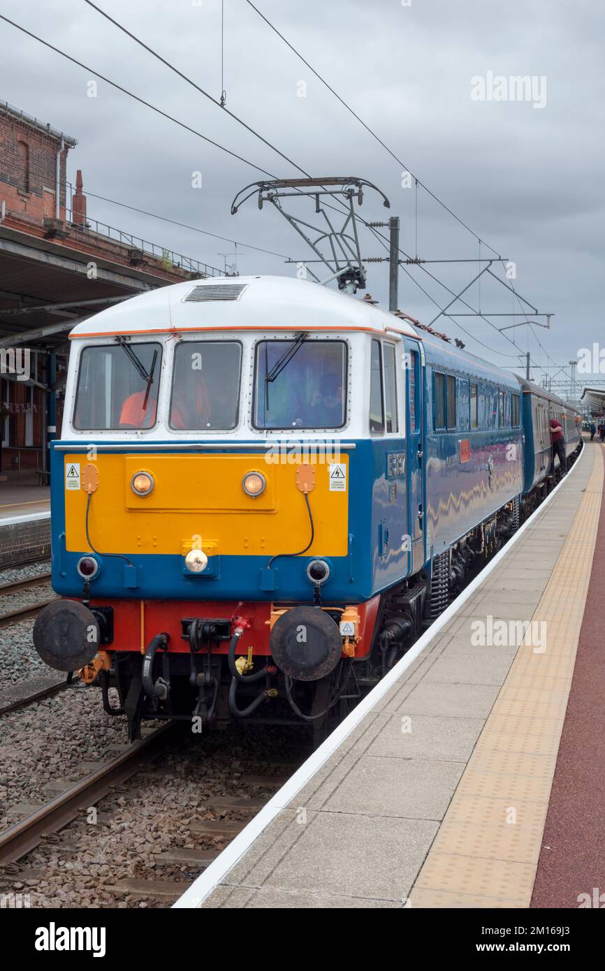 Preserved class 86 electric locomotive 86259 hauling a extra relief train on the west coast mainline at Rugby Stock Photo
