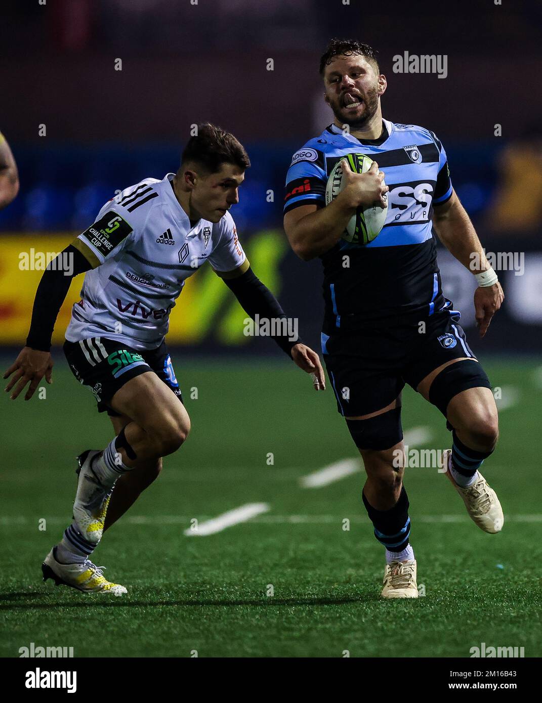 Cardiff Rugby's Thomas Young and CA Brive's Mathis Ferte in action during the EPCR Challenge Cup match at the Cardiff Arms Park, Cardiff. Picture date: Saturday December 10, 2022. Stock Photo