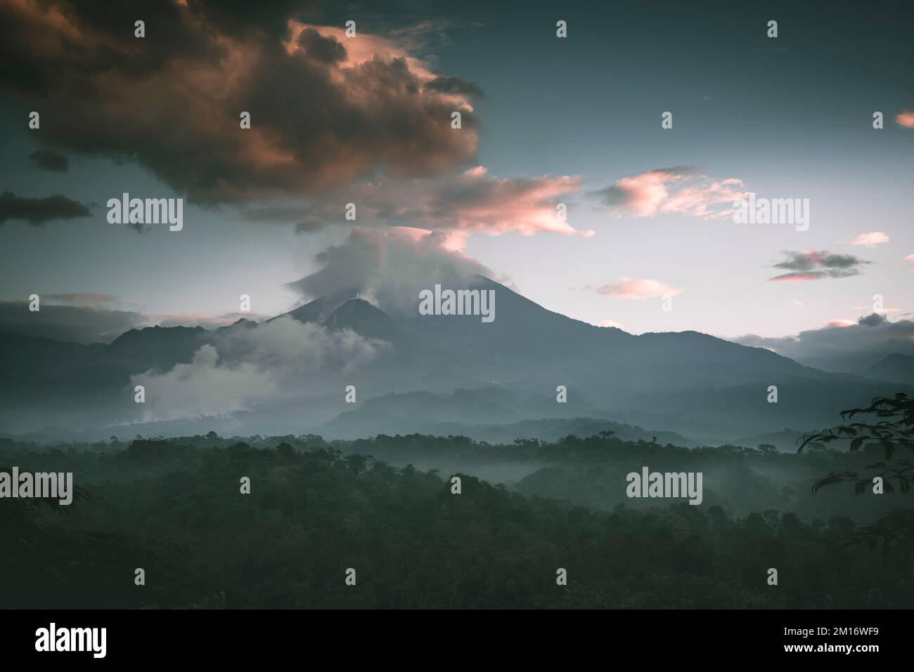 Santa Maria volcano, Guatemala (Photo : Eddin Enrique) [5568 x