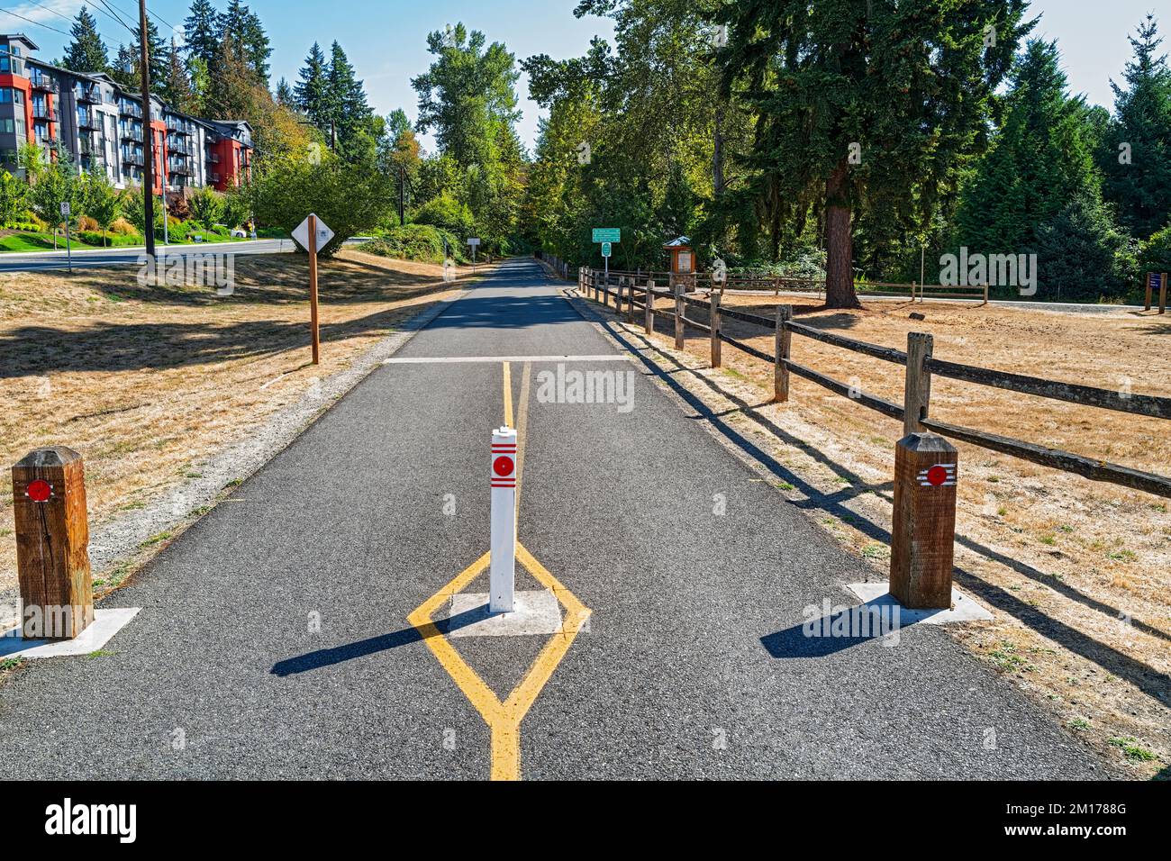 East lake sammamish trail hi res - East Lake Sammamish Trail Runs Parallel To The Parkway Near Marymoor Park Redmond Washington Usa 2M1788G 