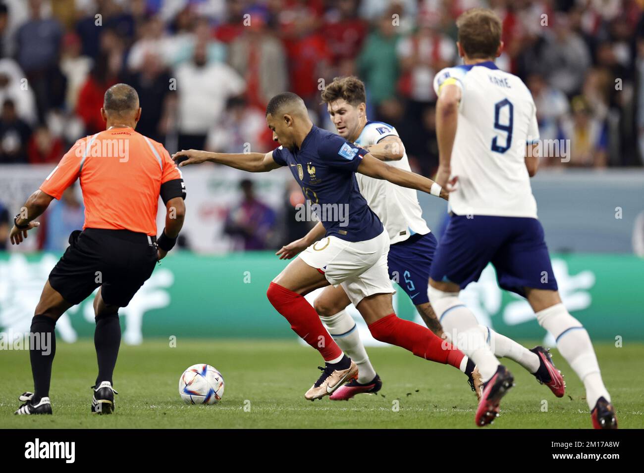 AL KHOR - (l-r) Kylian Mbappe of France, John Stones of England during ...