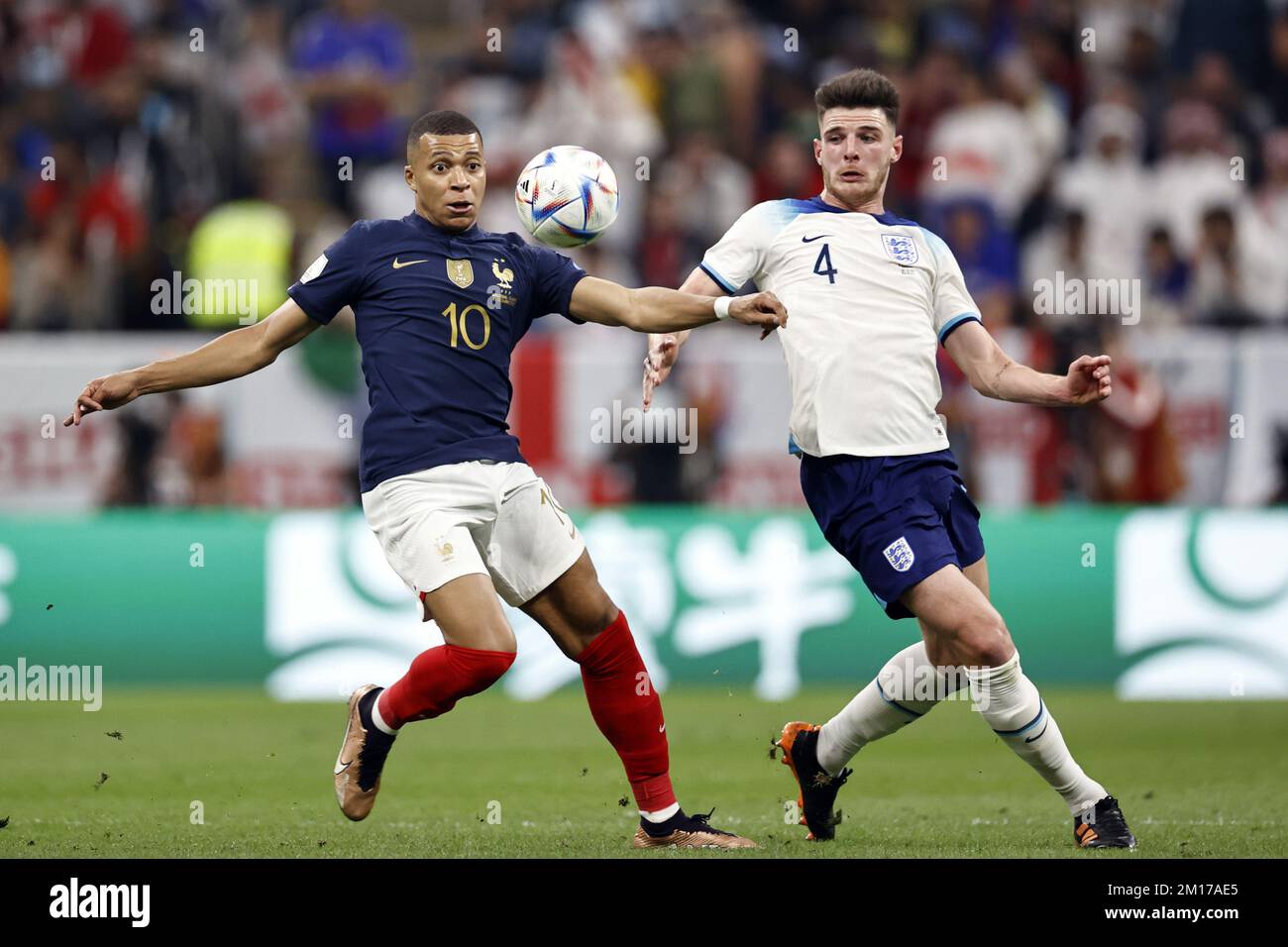 AL KHOR - (l-r) Kylian Mbappe of France, Declan Rice of England during ...