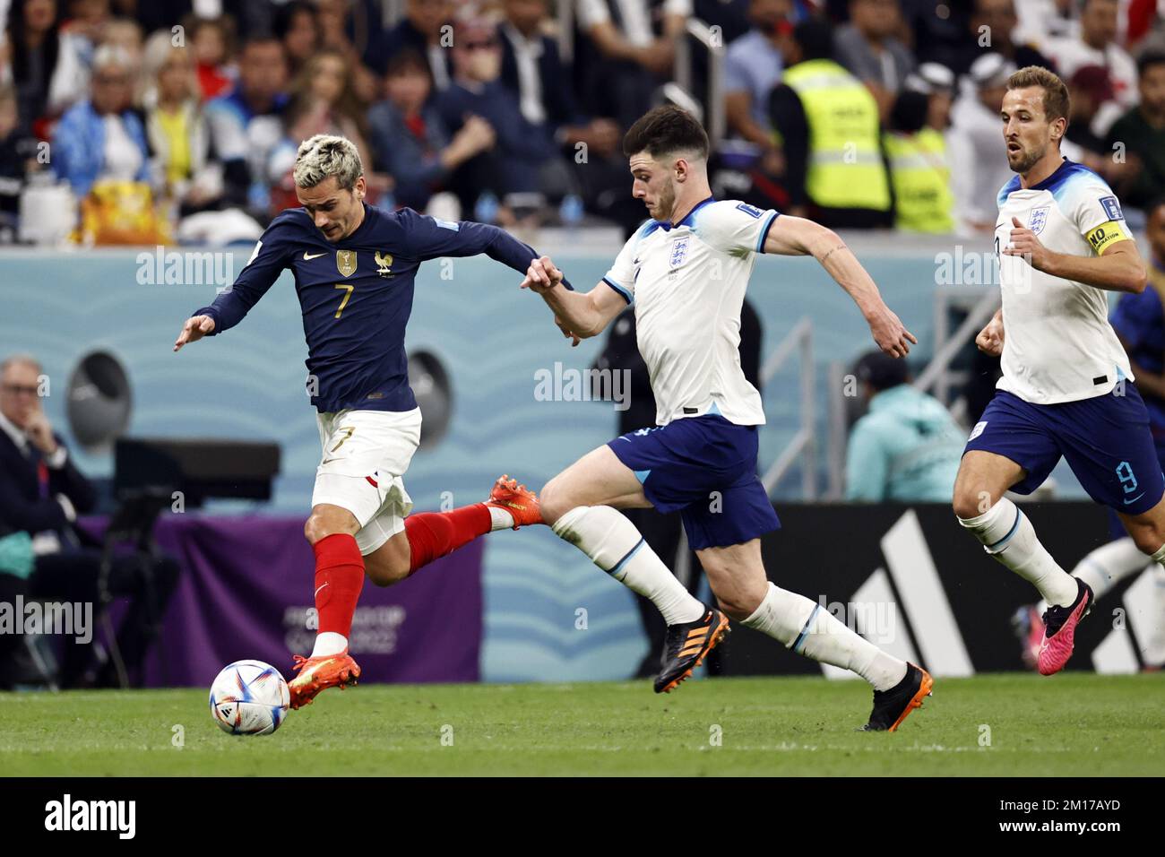 AL KHOR - (l-r) Antoine Griezmann of France, Declan Rice of England ...
