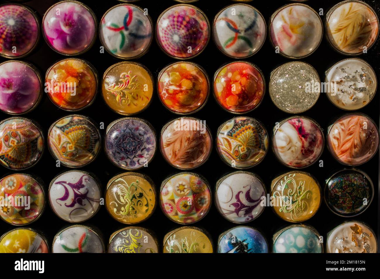 Colorful turkish ceramic as souvenirs at street market Stock Photo - Alamy