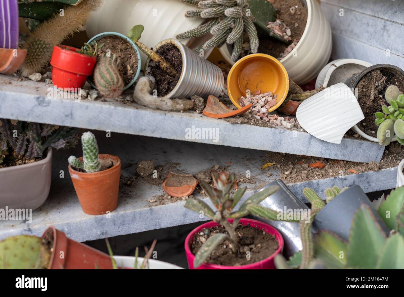 Shattered pot hires stock photography and images Alamy