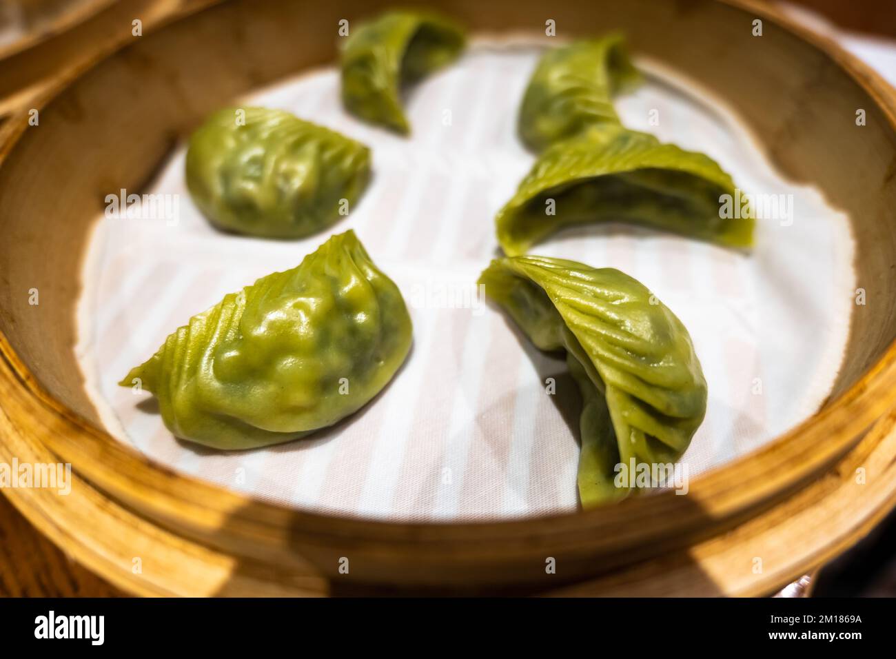 Dim Sum in bamboo steamer, Chinese dumpling cuisine, popular in Taiwan, Hong Kong, China Stock Photo
