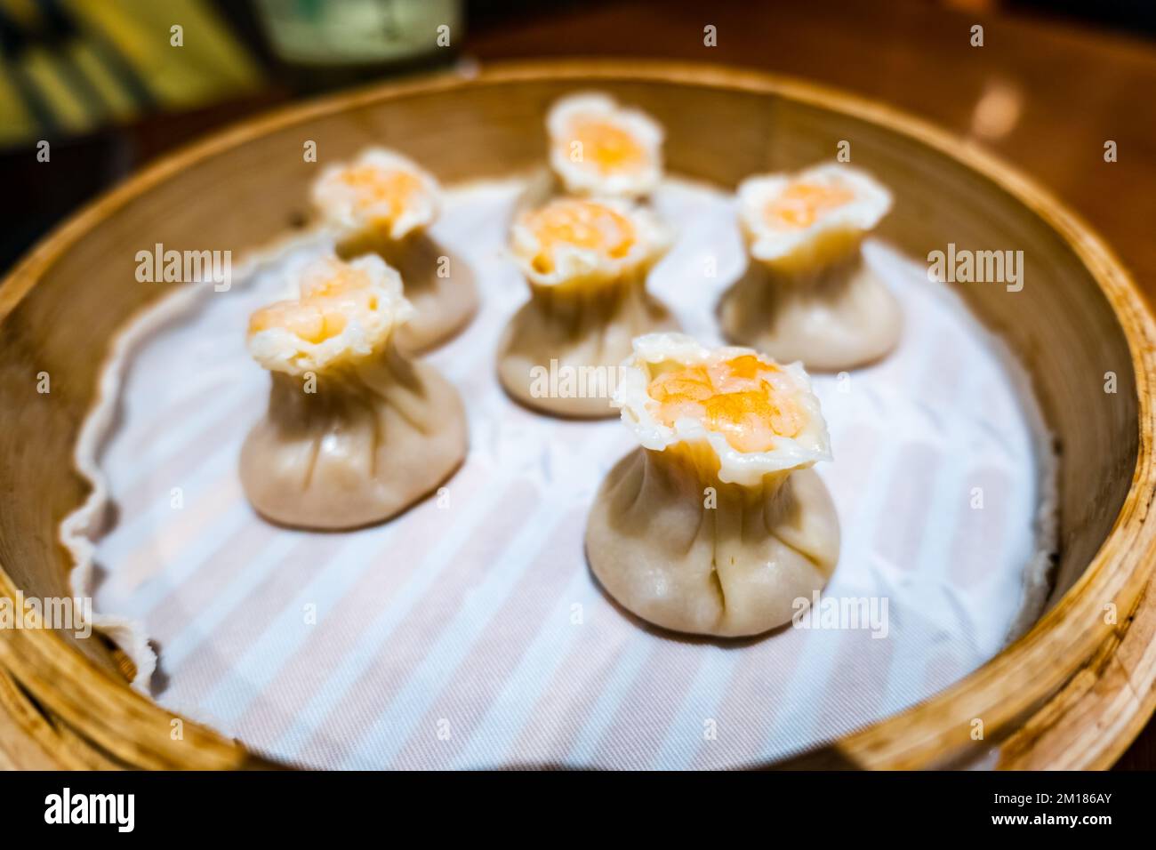 Dim Sum in bamboo steamer, Chinese dumpling cuisine, popular in Taiwan, Hong Kong, China Stock Photo
