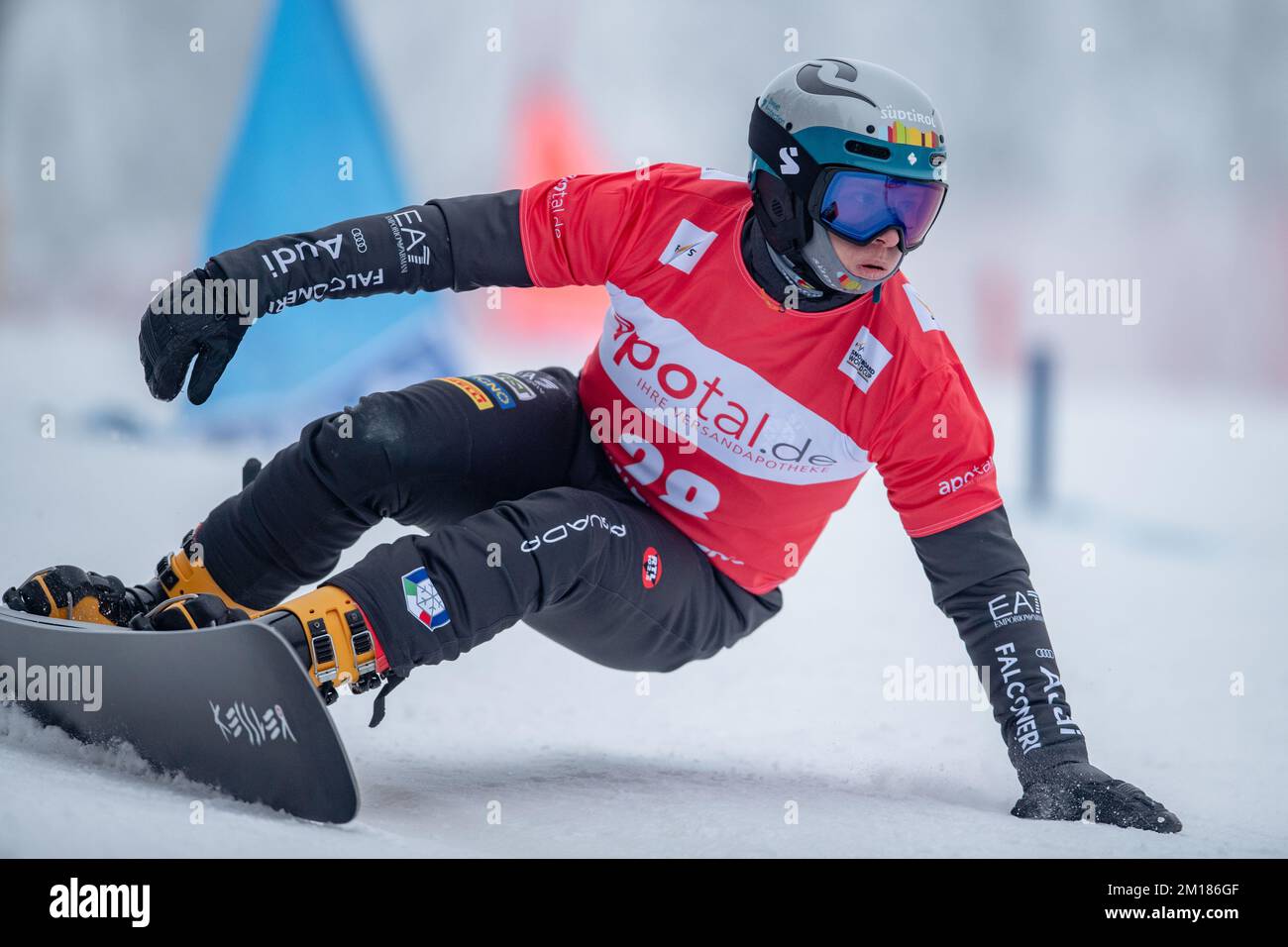 Winterberg, Germany. 10th Dec, 2022. Snowboard, World Cup, Qualification,  Individual, Parallel Slalom, Men. Marc Hofer (Italy) in action. Credit:  Marius Becker/dpa/Alamy Live News Stock Photo - Alamy