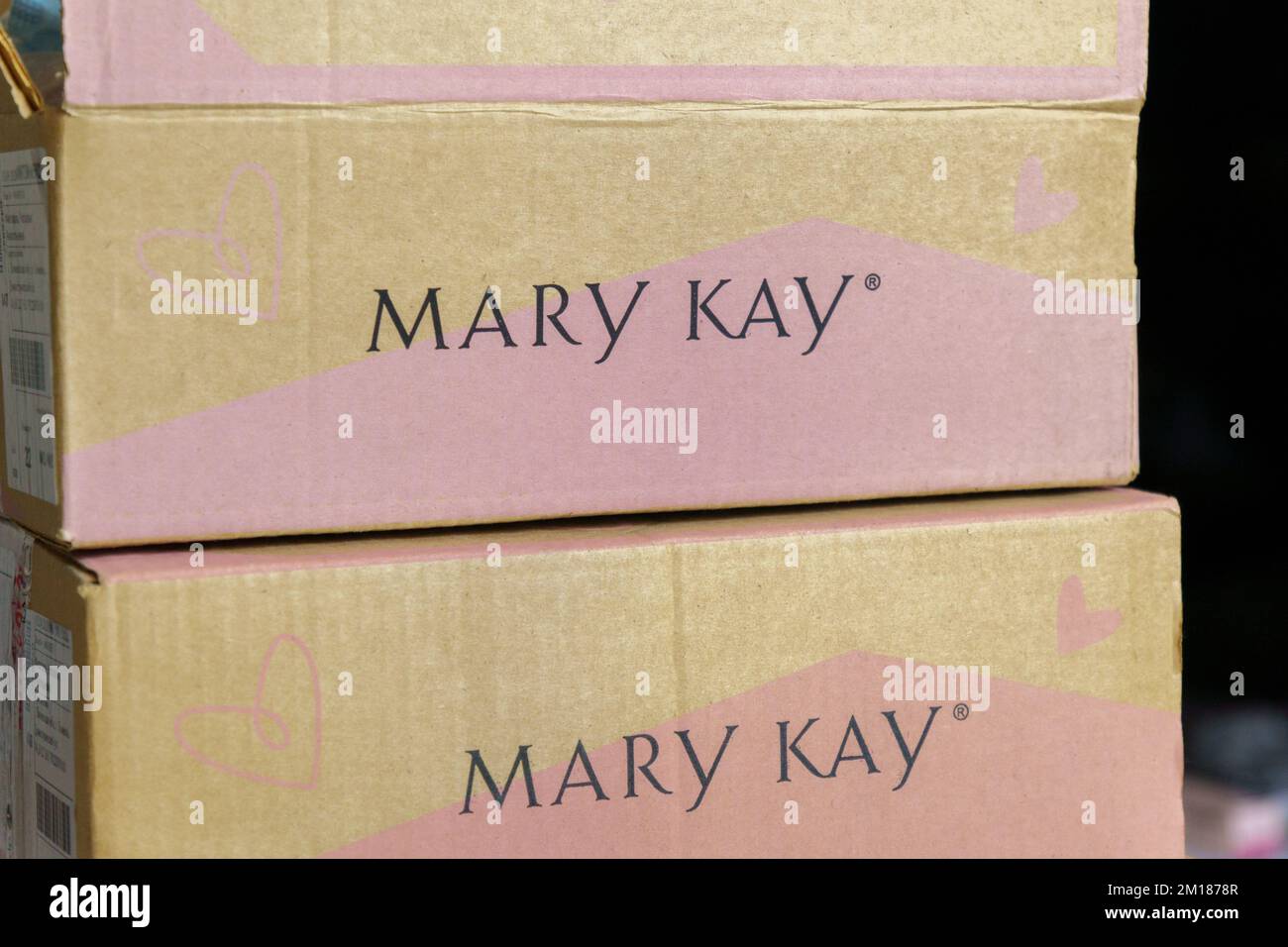 Mary Kay Yellow Concealer -New in box- FREE SHIPPING!!
