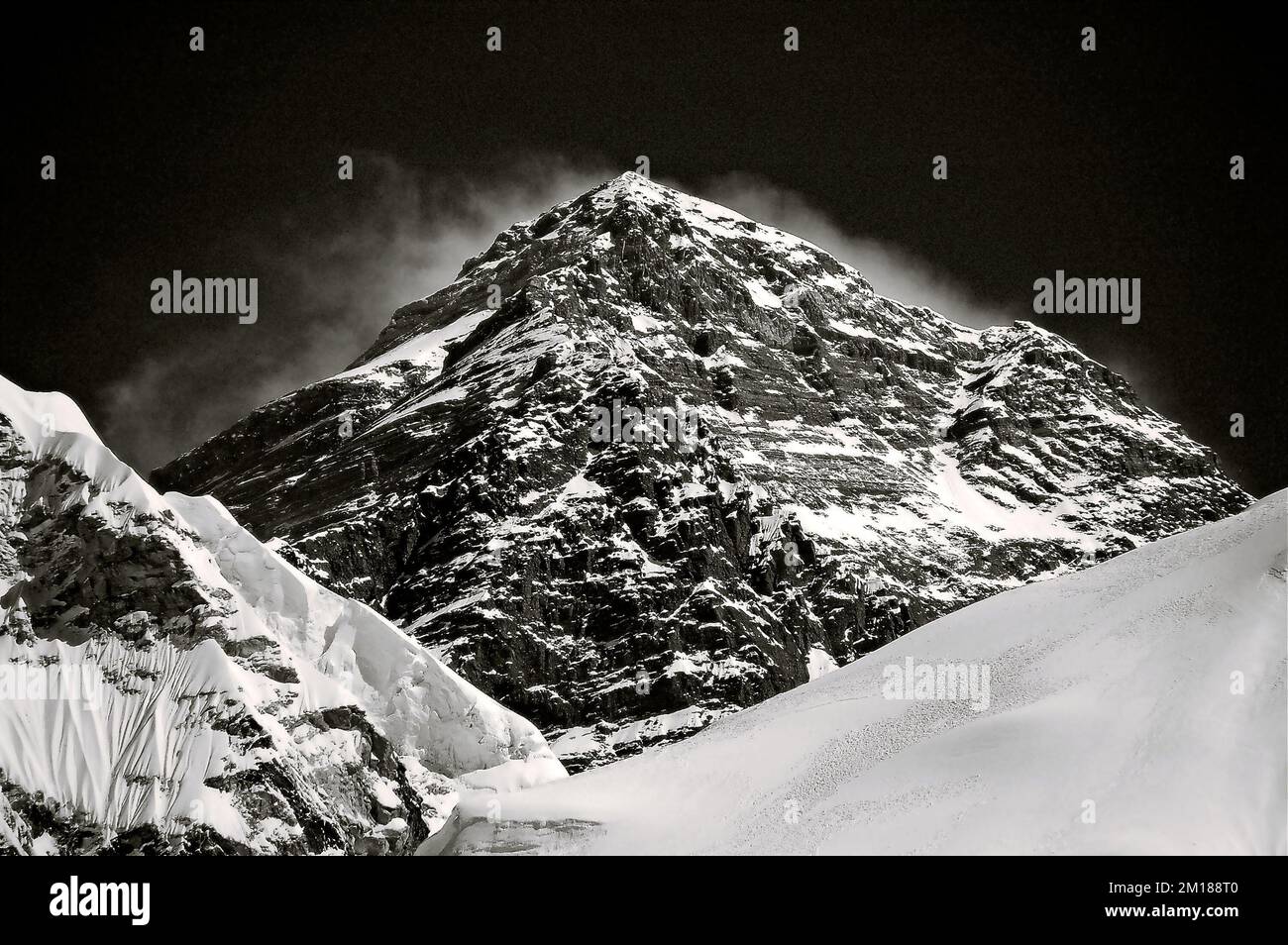 Ski mount everest hi-res stock photography and images - Alamy