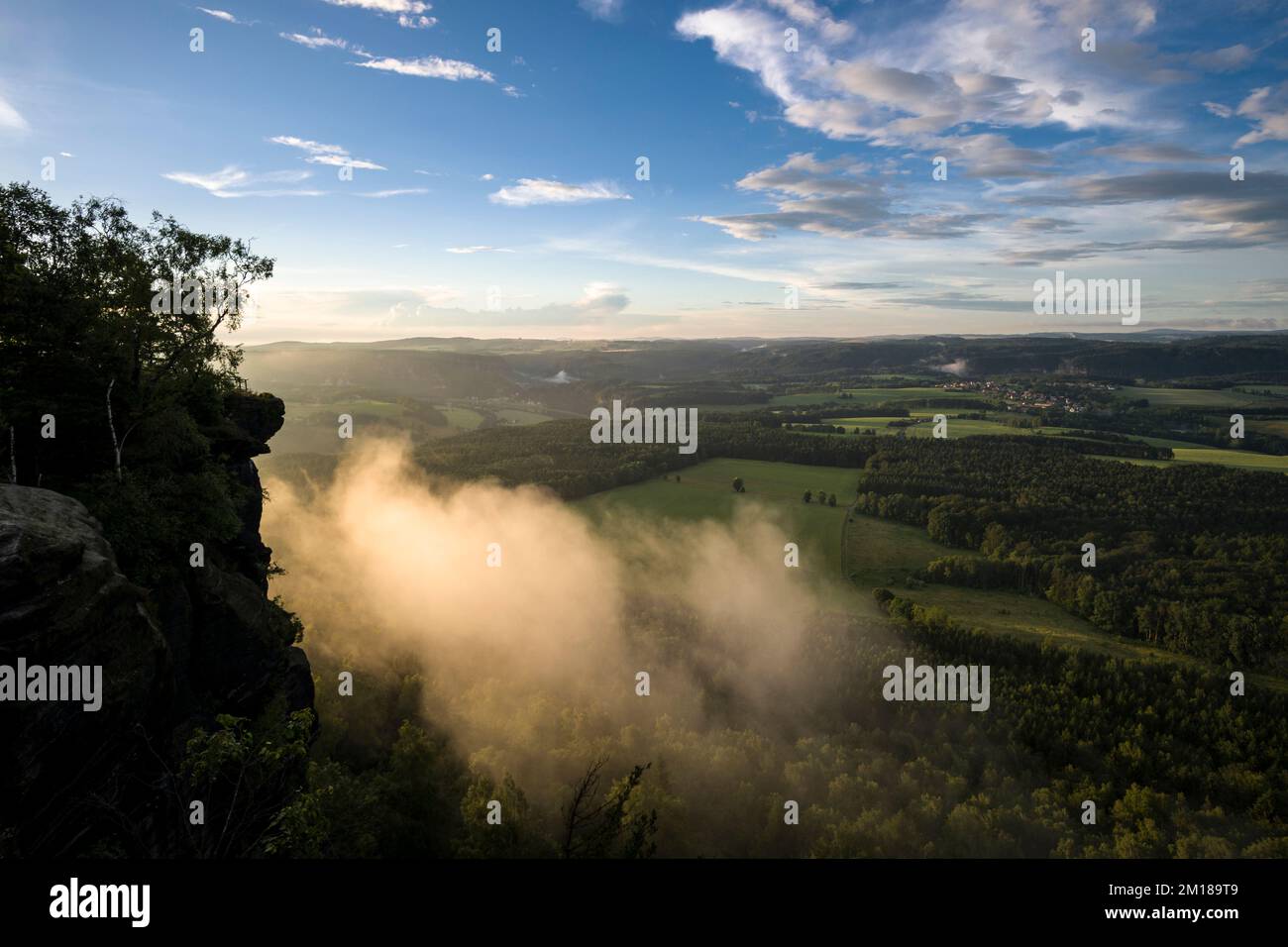 Fog over hills hi-res stock photography and images - Alamy