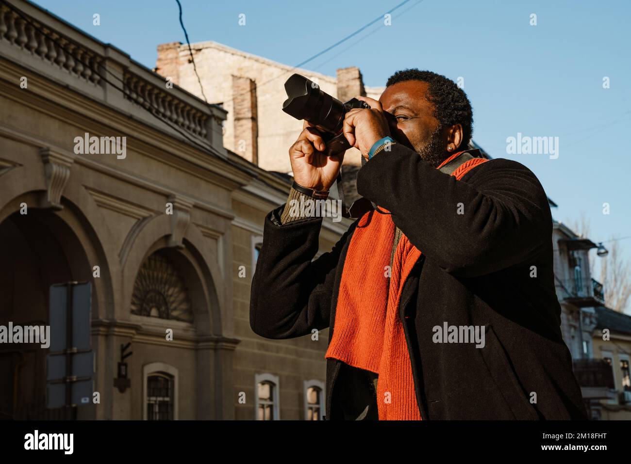 Black man walking city hi-res stock photography and images - Alamy