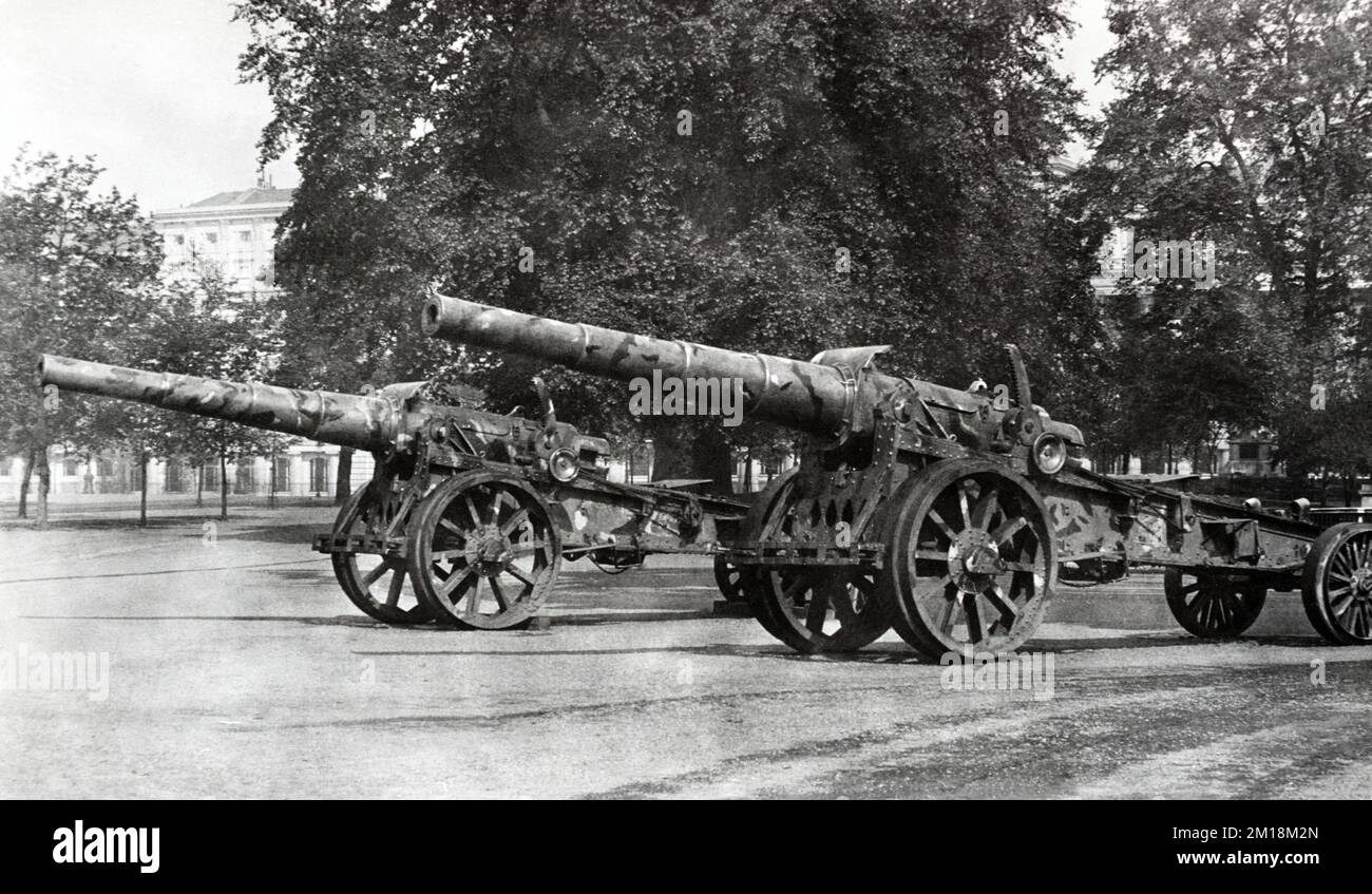 Two First World War German heavy artillery 17 cm SK L/40 guns and limbers. The guns were from German Navy ships to create improvised artillery peices. Stock Photo