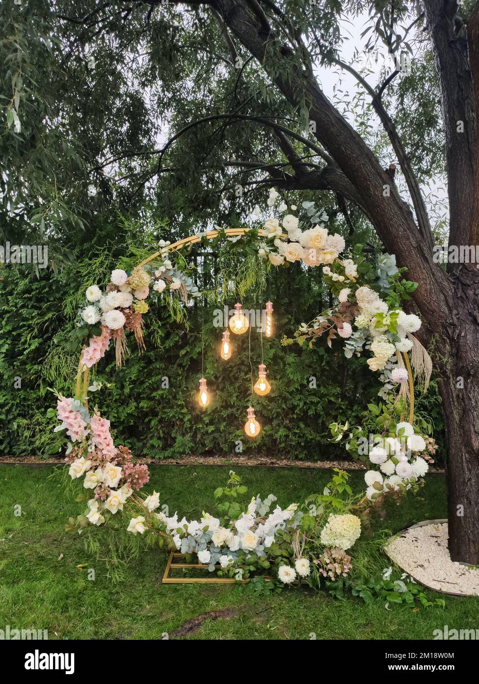 a round arch for a wedding ceremony with light bulbs Stock Photo - Alamy