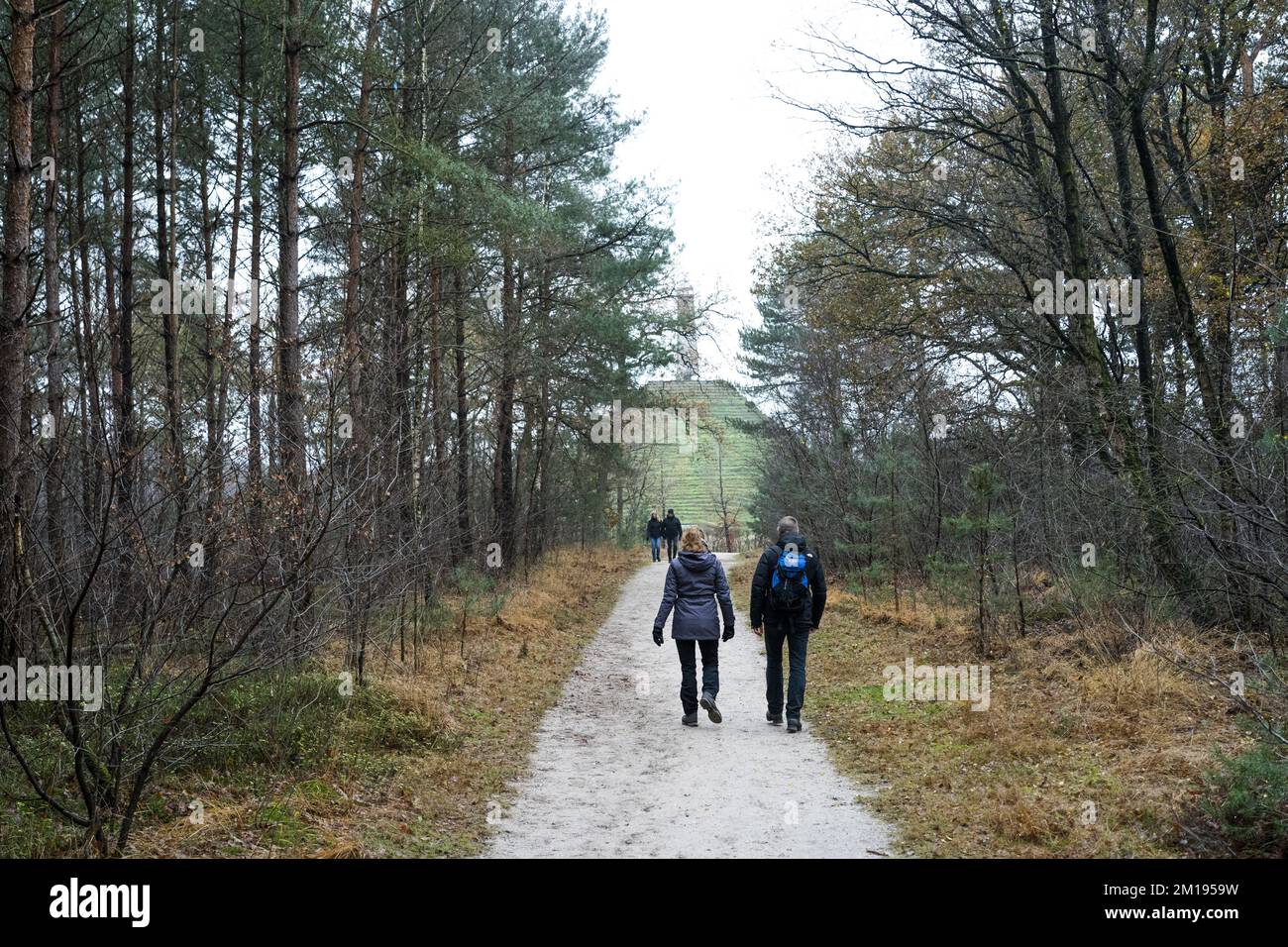 Austerlitz, Czech Republic. 11th Dec, 2022. AUSTERLITZ - Hikers in the cold. After the mild weather, a period with temperatures around freezing has started. ANP JEROEN JUMELET netherlands out - belgium out Credit: ANP/Alamy Live News Stock Photo