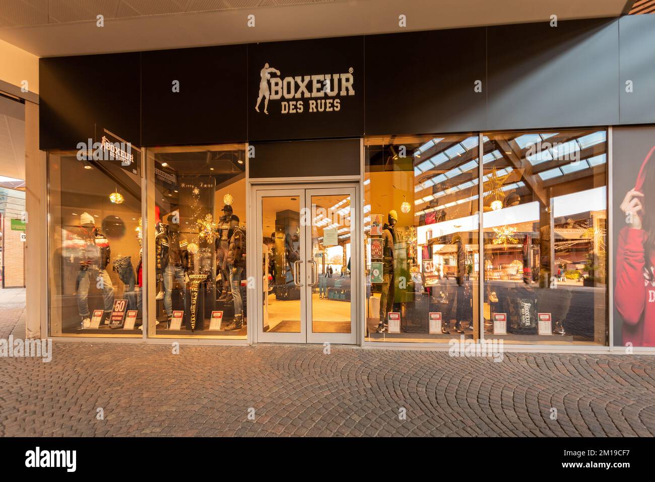 Mondovì, Cuneo, Italy - December 07, 2022: Boxeurs des rues store , french-Italian streetwear and sportswear brand, in Mondovicino outlet village Stock Photo