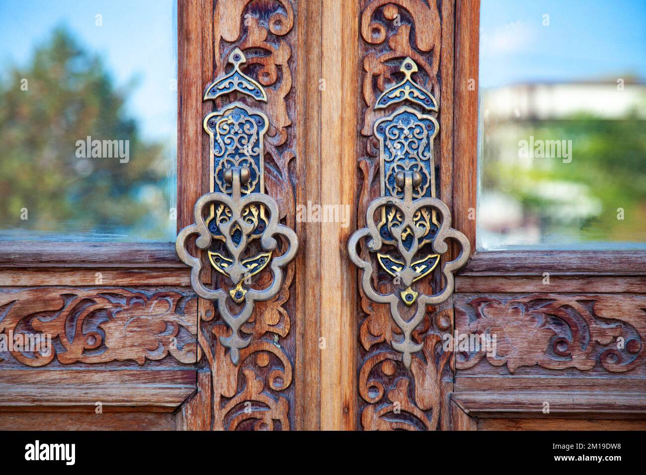 Antique indian door hi-res stock photography and images - Alamy