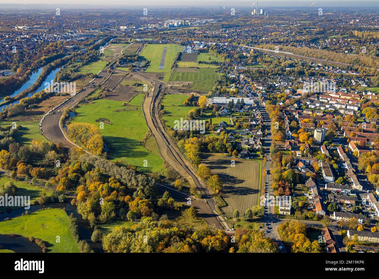 Aerial view, New course of the flood dike between Münsterstraße and Fährstraße at the river Lippe as well as airfield Hamm takeoff and landing strip i Stock Photo