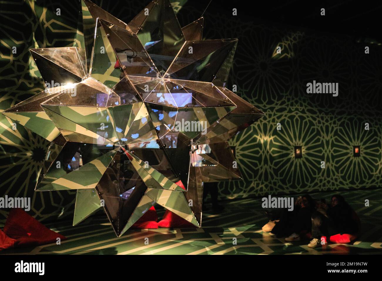 London, UK. 11th Dec, 2022. Visitors look at a starshaped extravagant