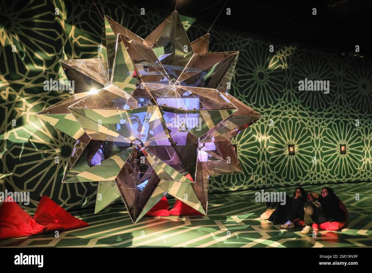 London, UK. 11th Dec, 2022. Visitors look at a starshaped extravagant